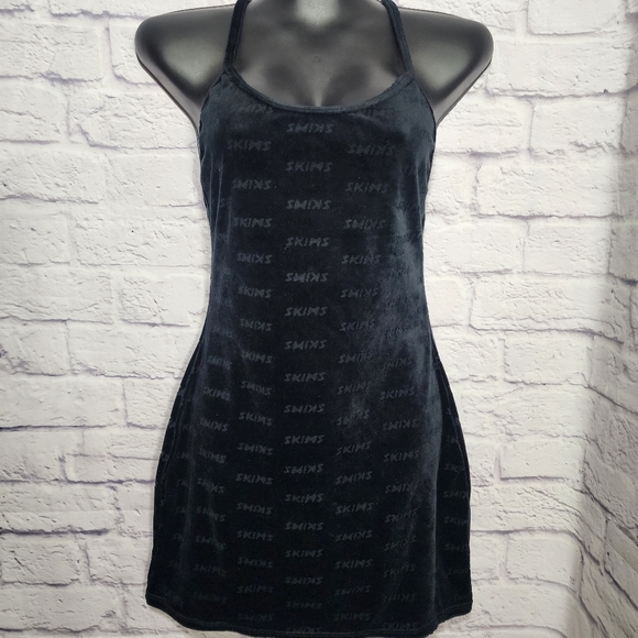 SKIMS Logo Velour Slip Dress / ONYX/ LARGE/ NWT - Picture 6 of 13